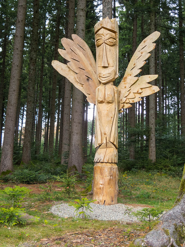 ... da ist er. Sieht eher aus wie ein indianischer Totempfahl