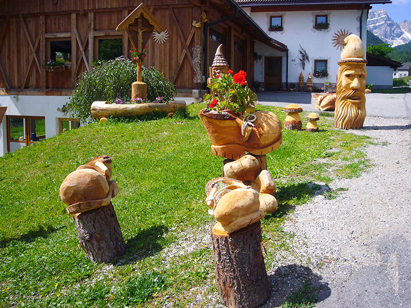 Beim Holzschnitzer gibt es sch&ouml;ne Sachen ...