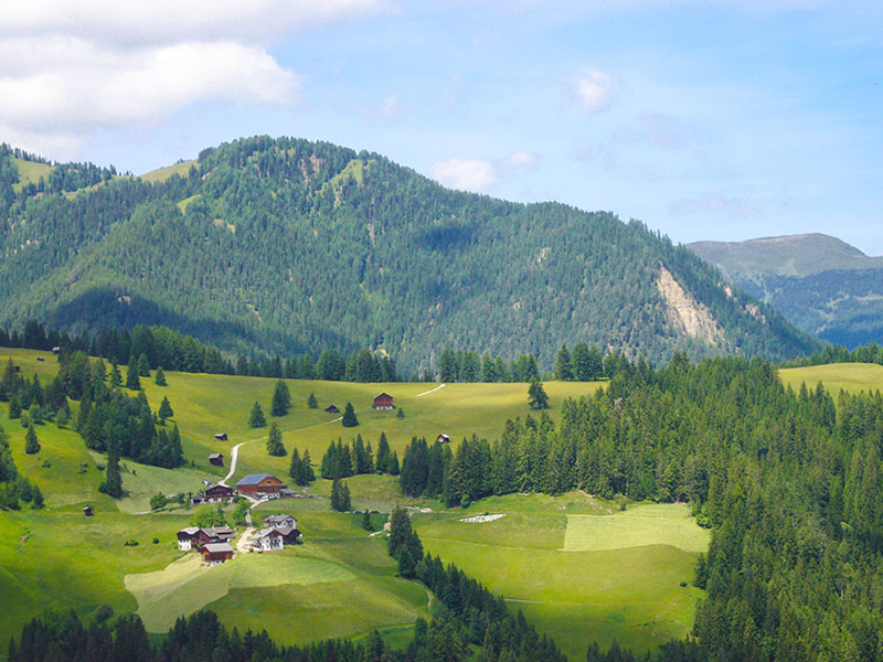 Dort hinten &uuml;ber den Sattel sind wir vorhin gefahren