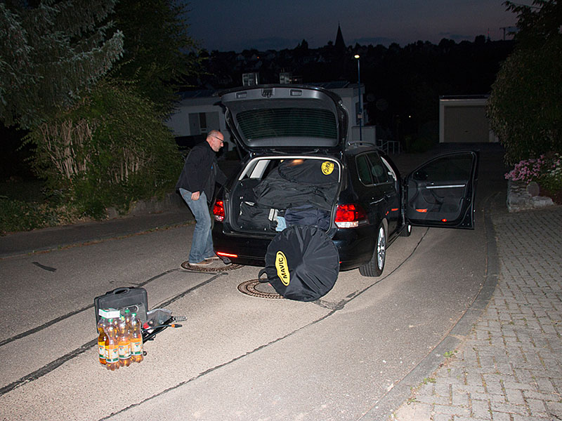 Morgens um 05:00 Uhr laden wir ein