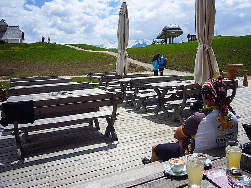 Die Pralongia H&uuml;tte hat zum Gl&uuml;ck schon auf