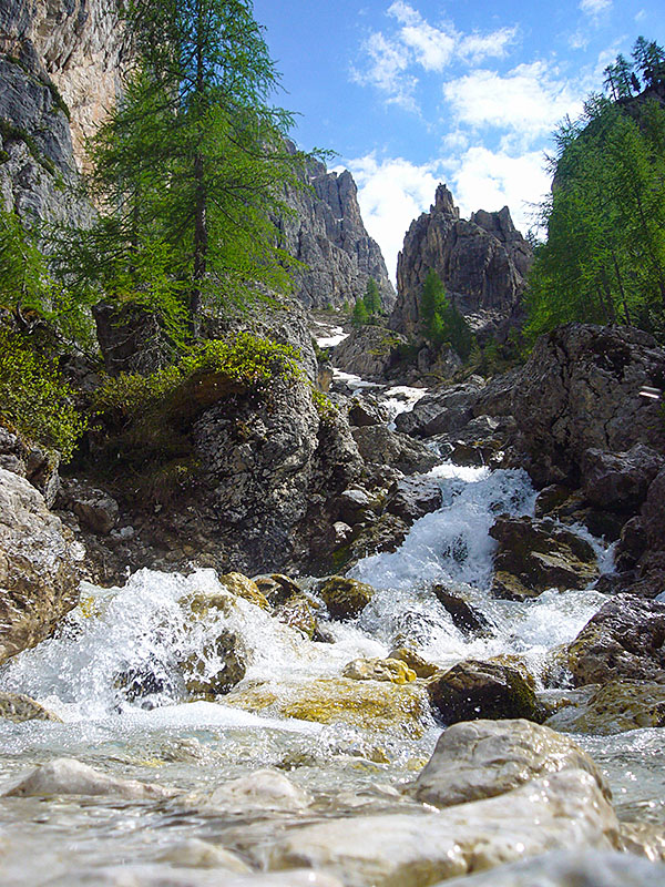 ... zu einem sch&ouml;nen Wasserfall