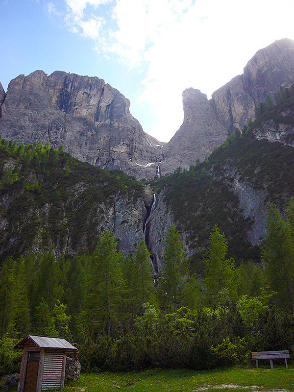 ... von dem aus man den Wasserfall nochmal aus der Entfernung betrachten kann