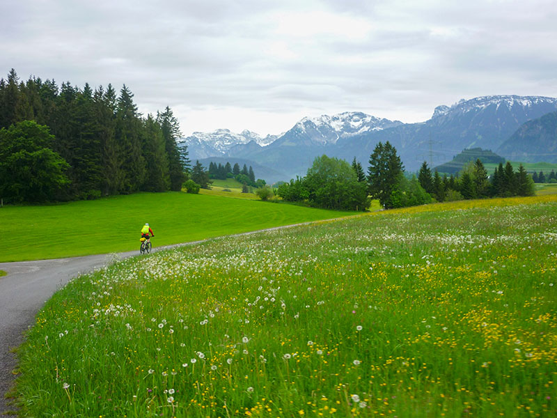 Noch trennen uns einige Hügel von Füssen