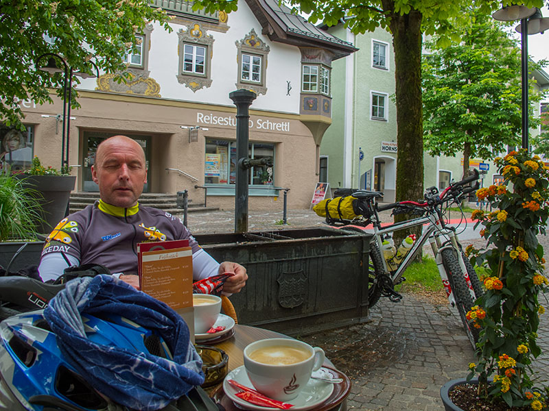 Kaffee in Reutte, schläft Reini etwa?