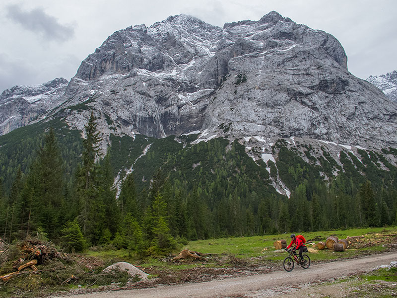 Wir rollen weiter durch das Tal der Leutascher Ache