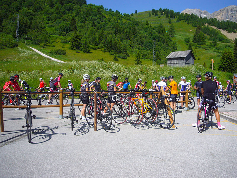 Die Stra&szlig;en sind vor lauter Radlern blockiert