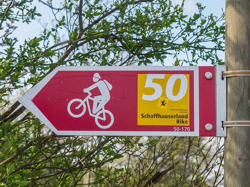 Ab hier folgen wir dem Schaffhauserland Mountainbikeweg - f&uuml;r Radler ab 50 ;-)