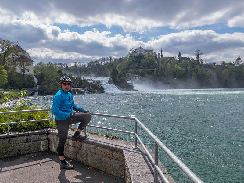 Nun sind wir unterhalb des Falls