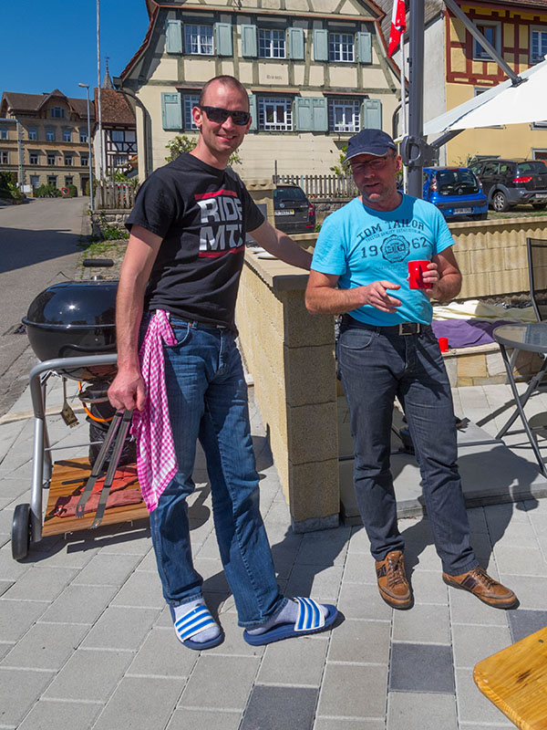 ... und Bj&ouml;rn, der Grillmeister, ist ger&uuml;stet