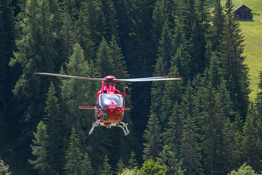 Ein weiterer Kamera-Hubschrauber, gleich muss Reini kommen