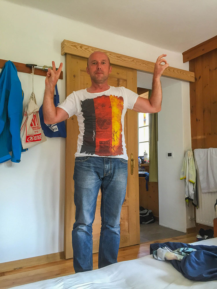 Reini &uuml;bt schon f&uuml;r das heutige Fu&szlig;ballspiel und tippt 2:0 f&uuml;r Deutschland gegen Italien