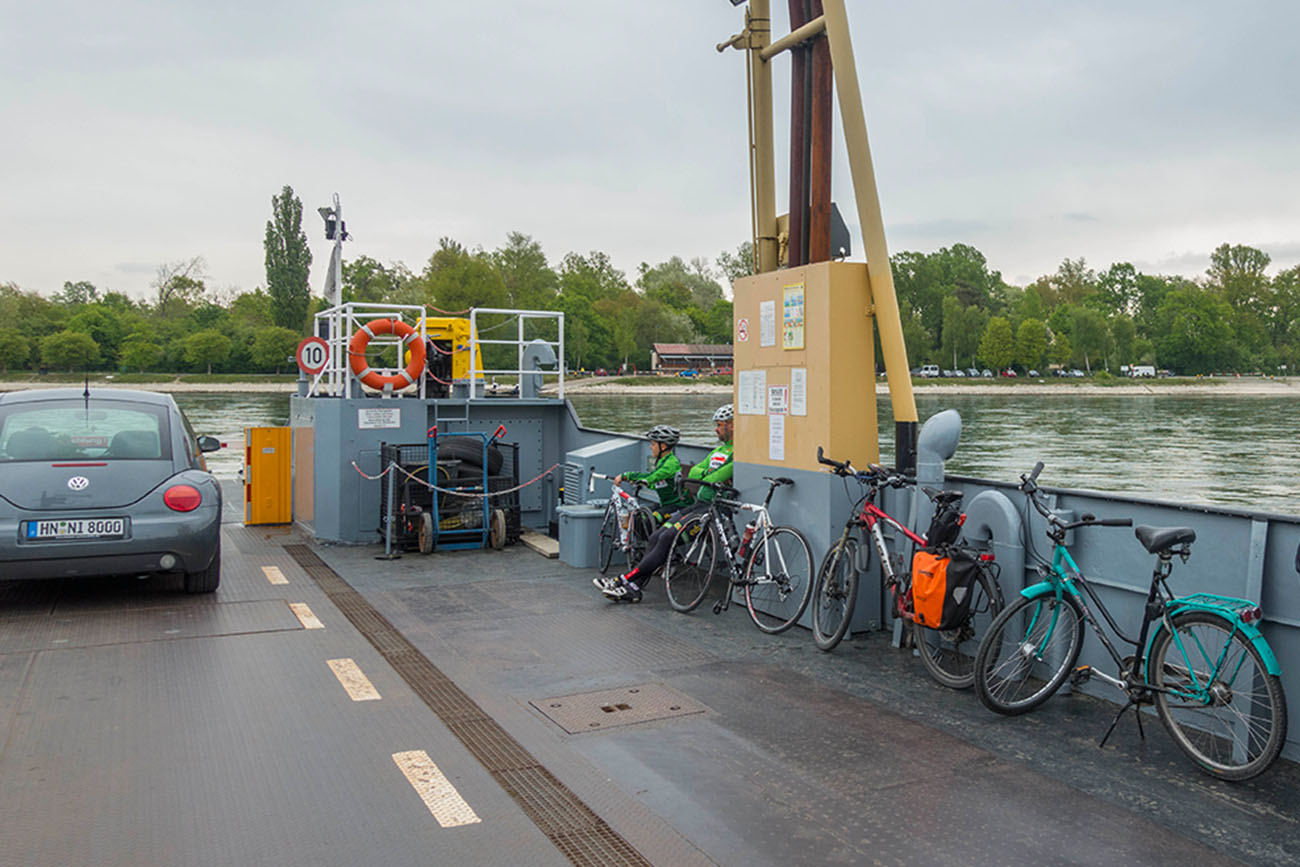 Mit der F&auml;hre auf die Badische Seite 