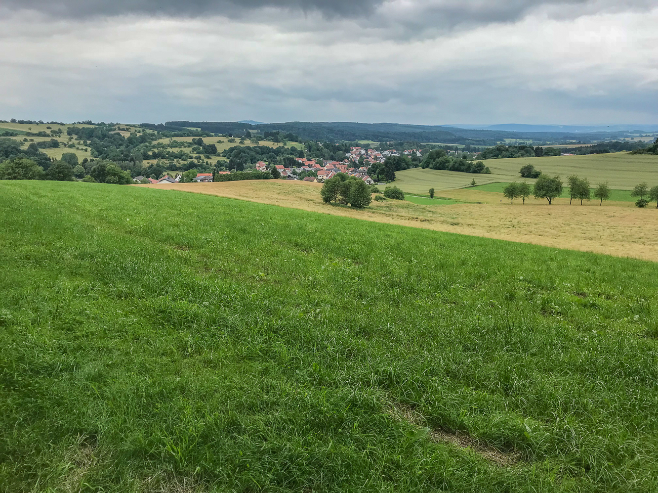 H&uuml;gelige Landschaft, hier lassen sich unbemerkt H&ouml;henmeter sammeln ;-)