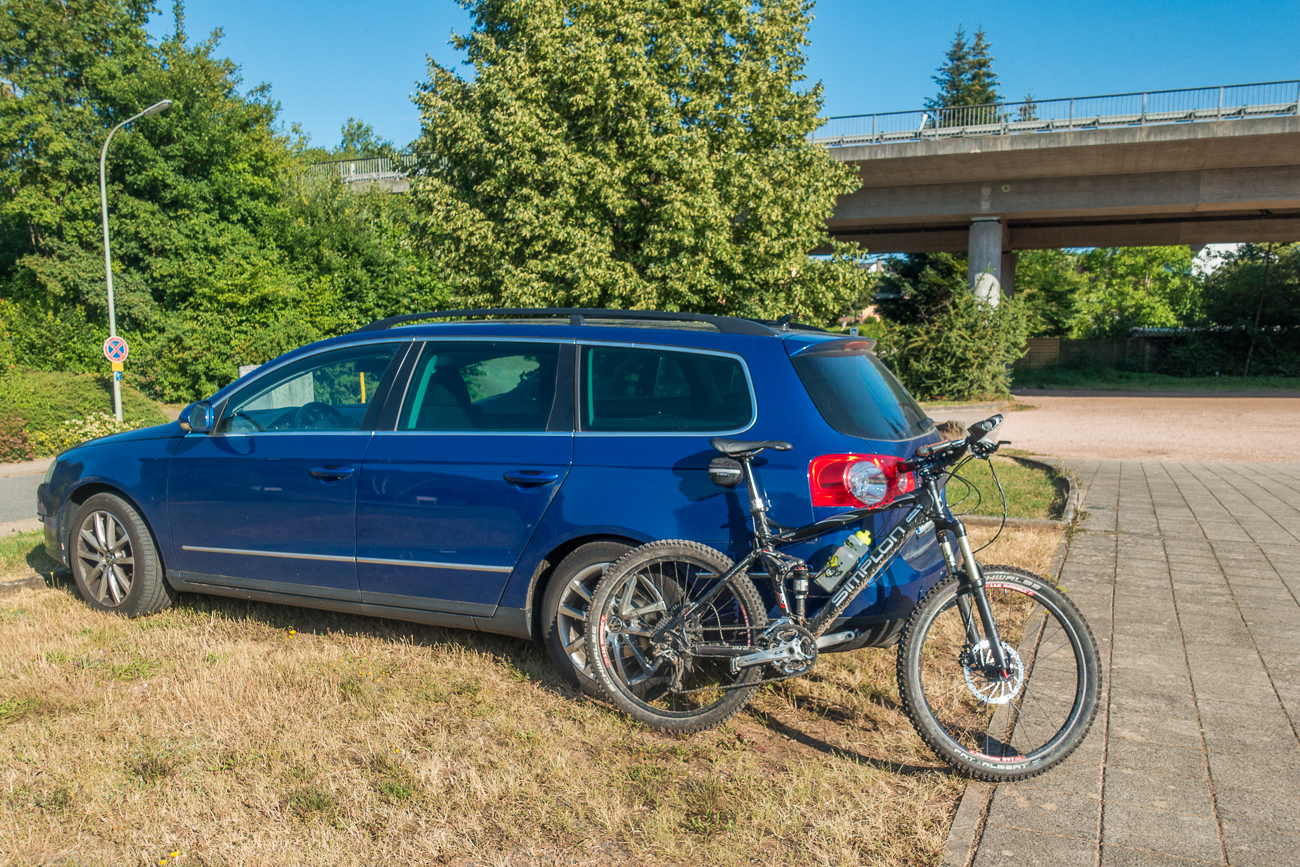 Start der Tour an der Liebenburghalle in Eisweiler