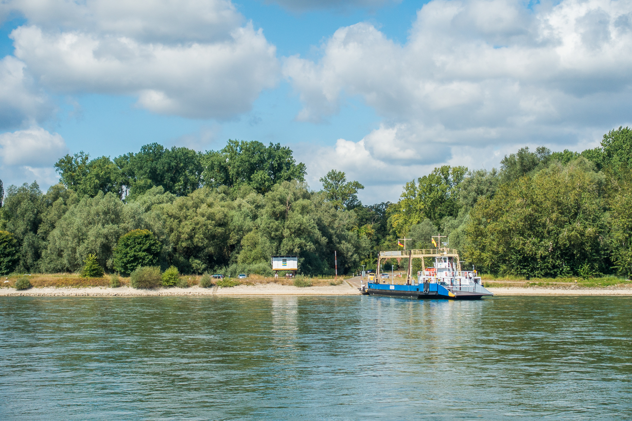 Die F&auml;hre liegt noch am anderen Ufer ...