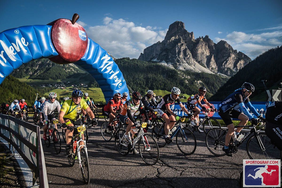 ... und feuern uns mit Kuhglocken an ;-)