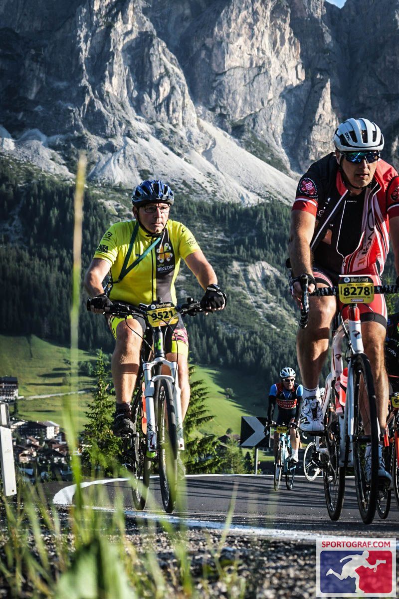 ... und feuern uns mit Kuhglocken an ;-)