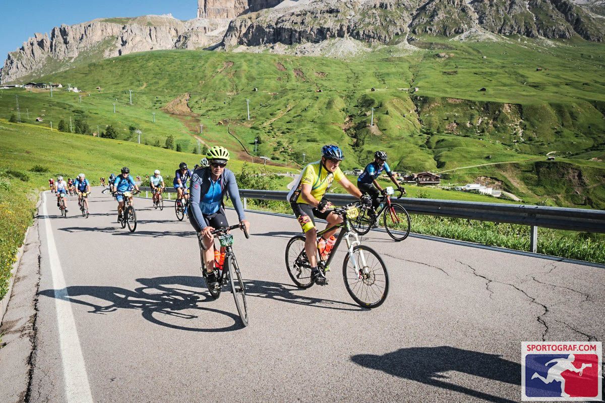 ... und feuern uns mit Kuhglocken an ;-)