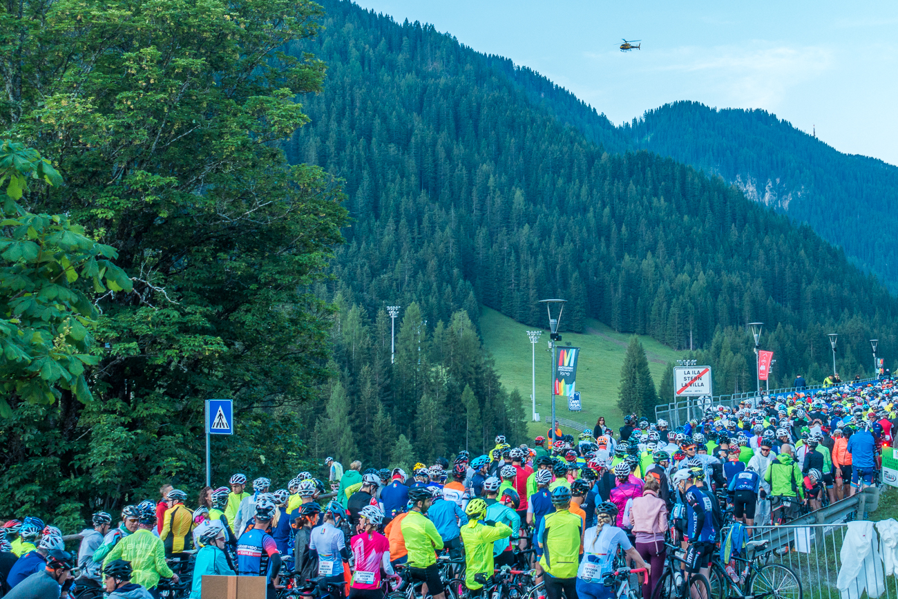 Noch ein Hubschrauber, der den Start filmt