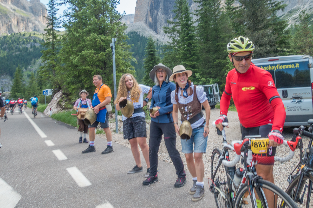 An der Auffahrt zum Sella Joch ...