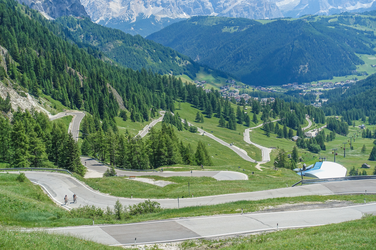Passstra&szlig;e Richtung Colfosco