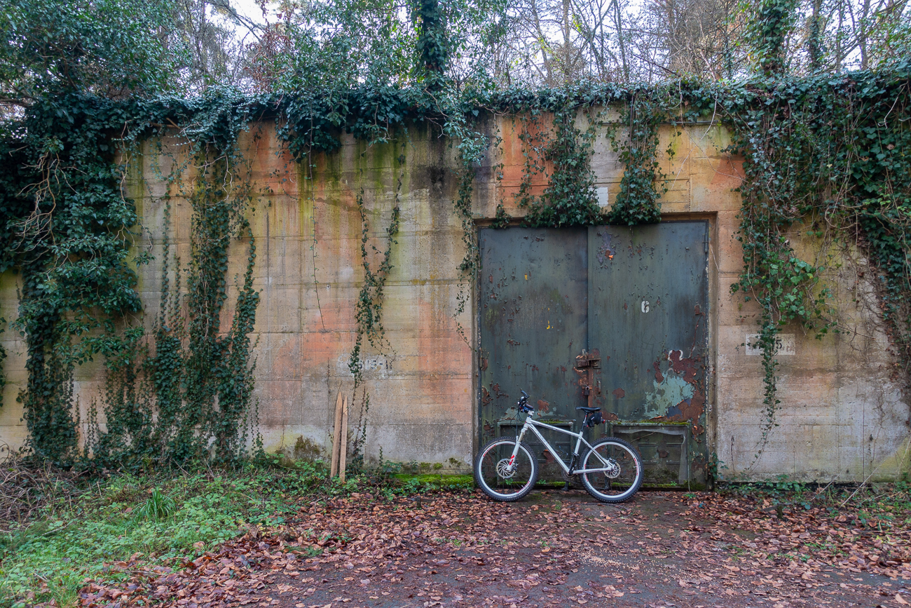 Alter Bunker im Wald