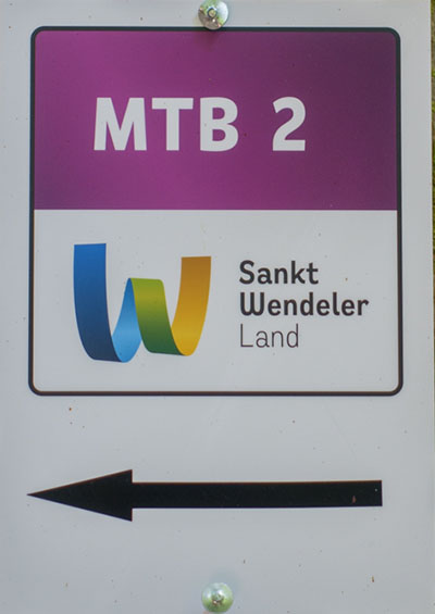 Kennzeichnung der MTB-Strecke 2 "Fitnesstour". Leider habe ich nur ein einziges Schild gesehen :-( 