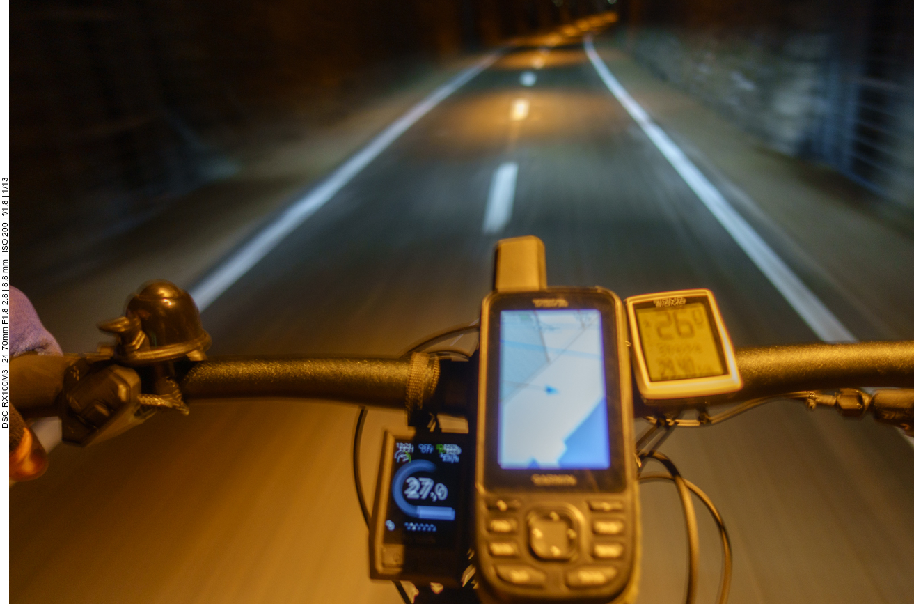 Nun geht es die gleiche Strecke wieder zur&uuml;ck, auch wieder durch den Tunnel 