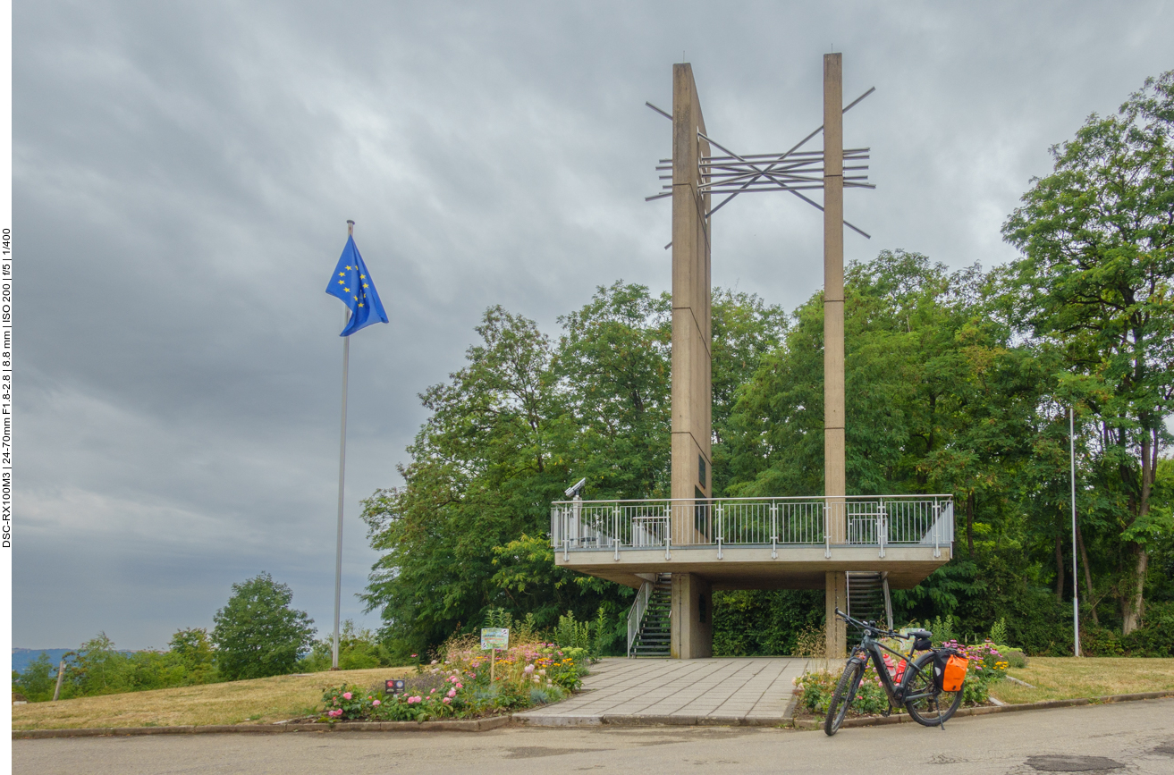 Am Europa-Denkmal bei Berus 