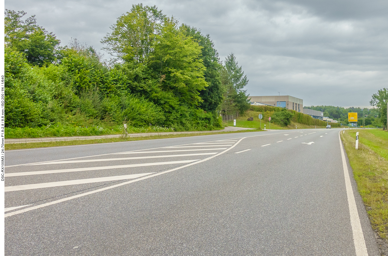 Ich starte diesmal kurz vor Birkenfeld, da mir der Parkplatz in BIR zu voll und zu eng ist und ich Angst hatte, dass man mir meinen Fahrradträger abfährt.Dafür muss ich leider ein Stück auf der B41 fahren, was mir gar nicht gefallen hat