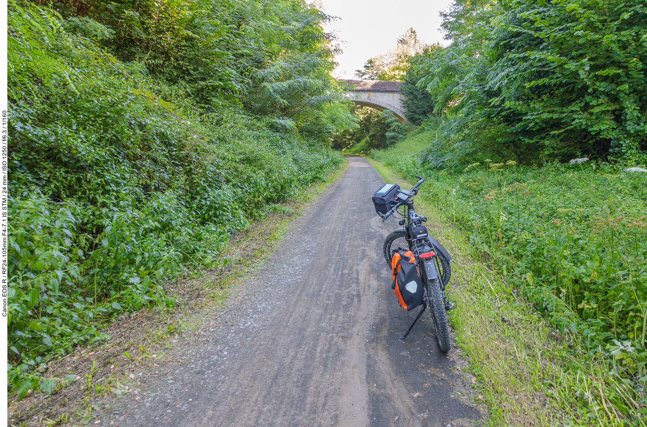 Noch eine Brücke über Radweg und Glan