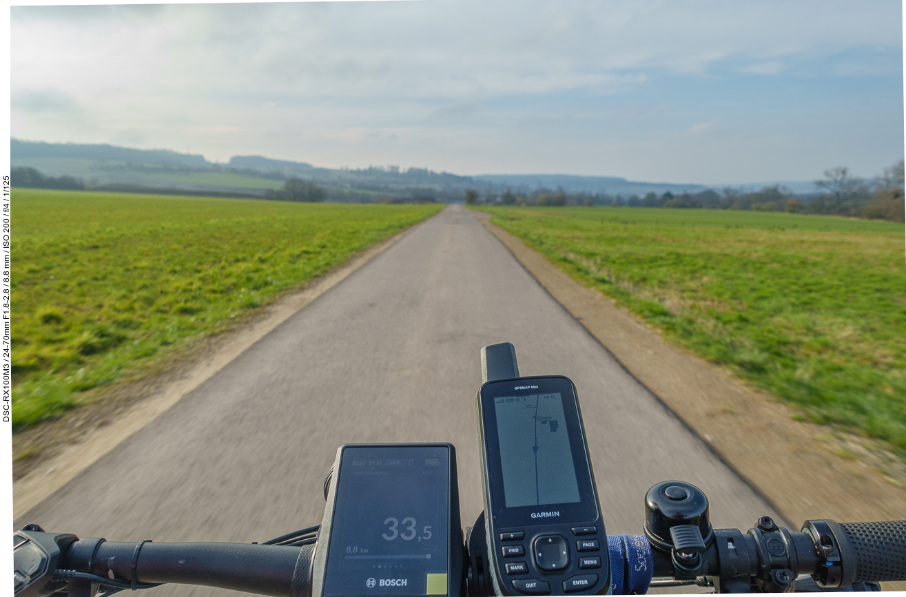 Einsamer Feldweg 1