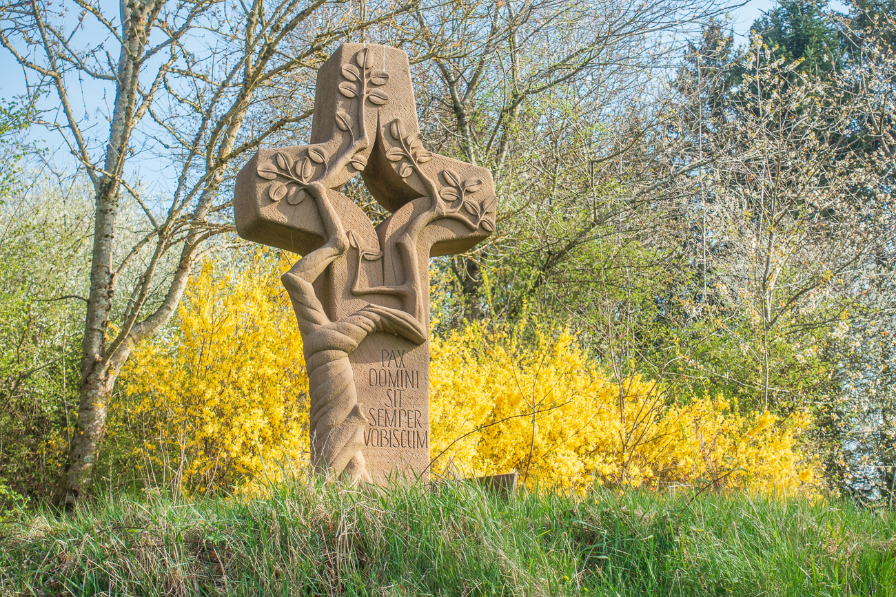 Inschrift: "Der Friede des Herrn sei allezeit mit euch"