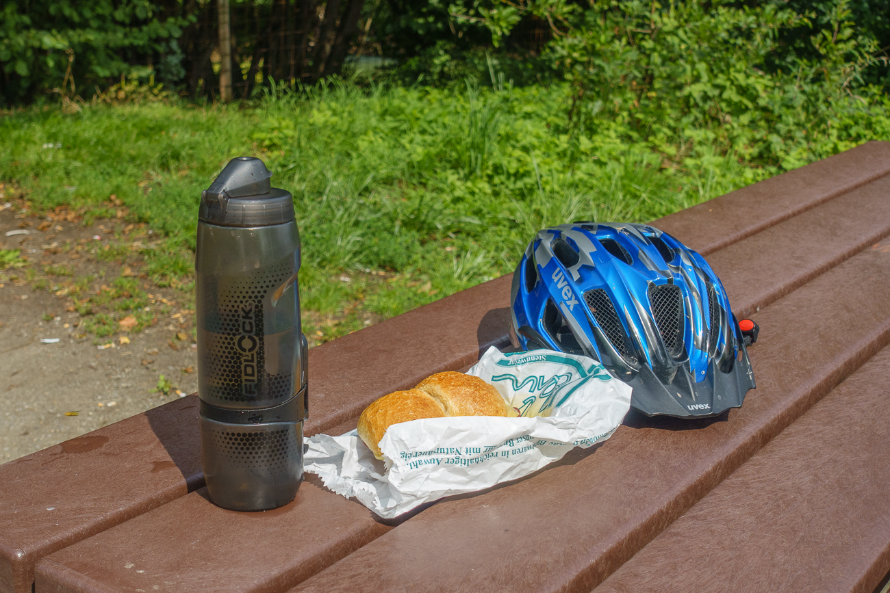 Quasi wie im Knast, Wasser und Brot ;-)