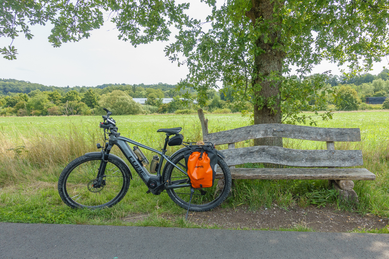 Rast an einer alten Bank ...