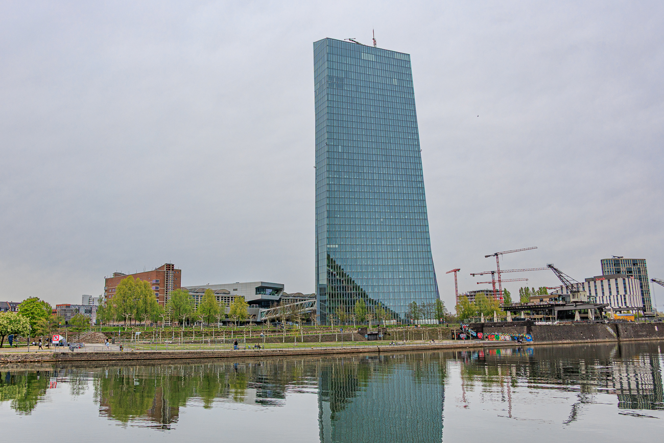 Einsamer Wolkenkratzer