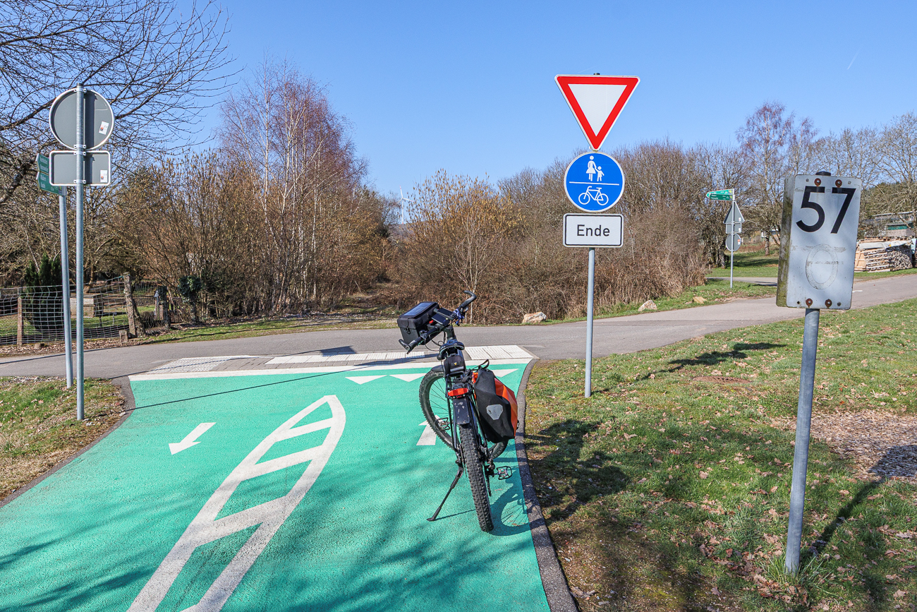 Am Endpunkt des Bahnradwegs R1 bei Nonnweiler. Hier hei&szlig;t es (f&uuml;r mich) umkehren