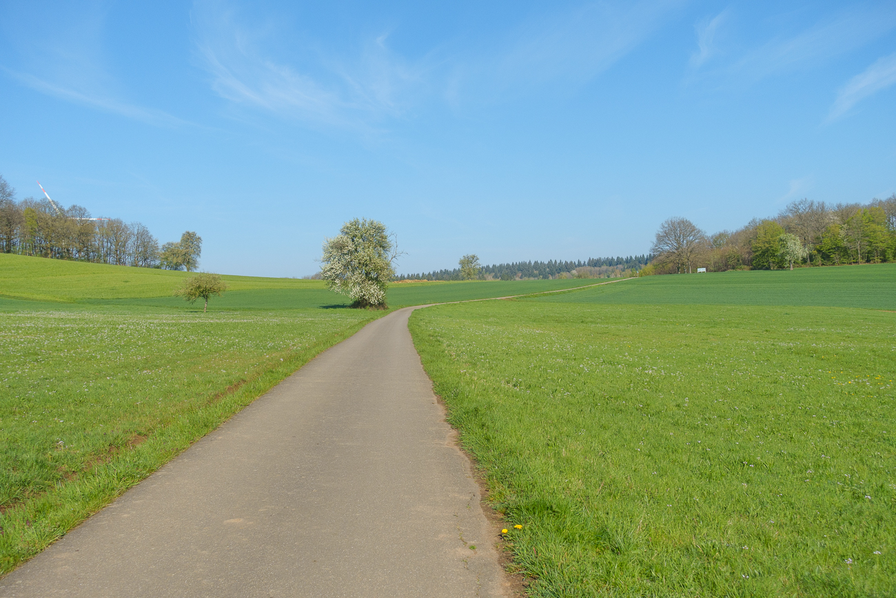 Schöner Weg über die Hügel