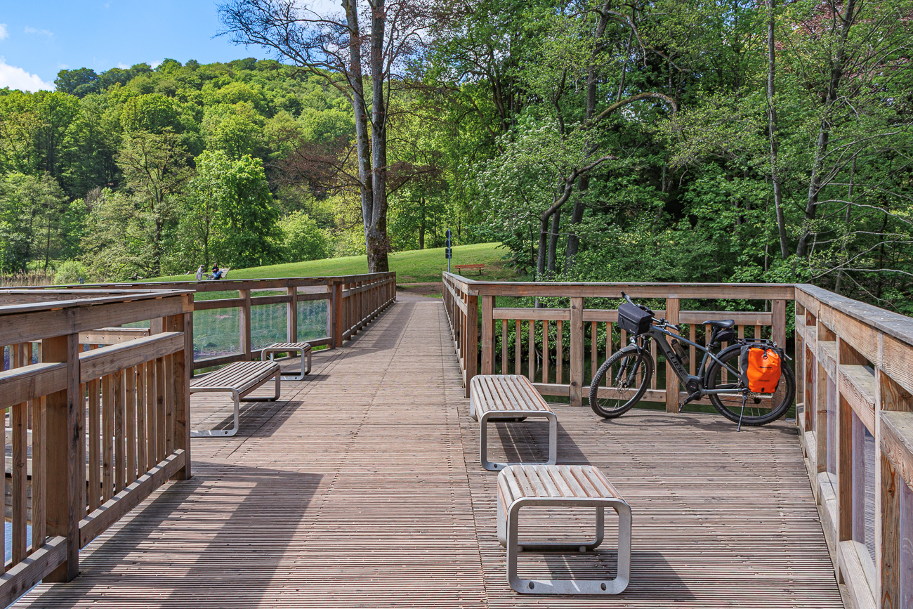 Schöne Brücke am Würzbacher Weiher